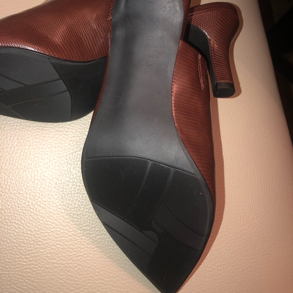 CHOCOLATE BROWN MID HEEL MULE
